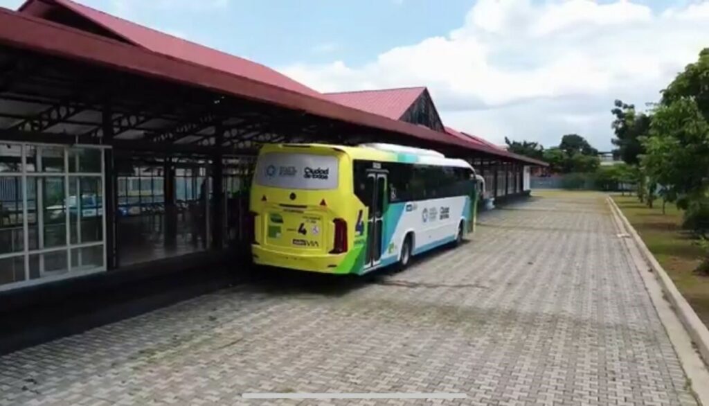 La Agencia de Tránsito y Movilidad (ATM) evalúa incorporar buses eléctricos para reducir emisiones.