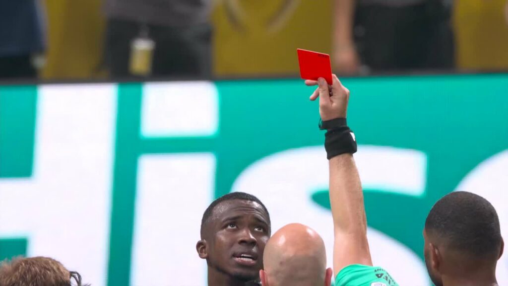 Willian Pacho, expulsado en cuartos, se pierde la semifinal del Mundial de Clubes 2025