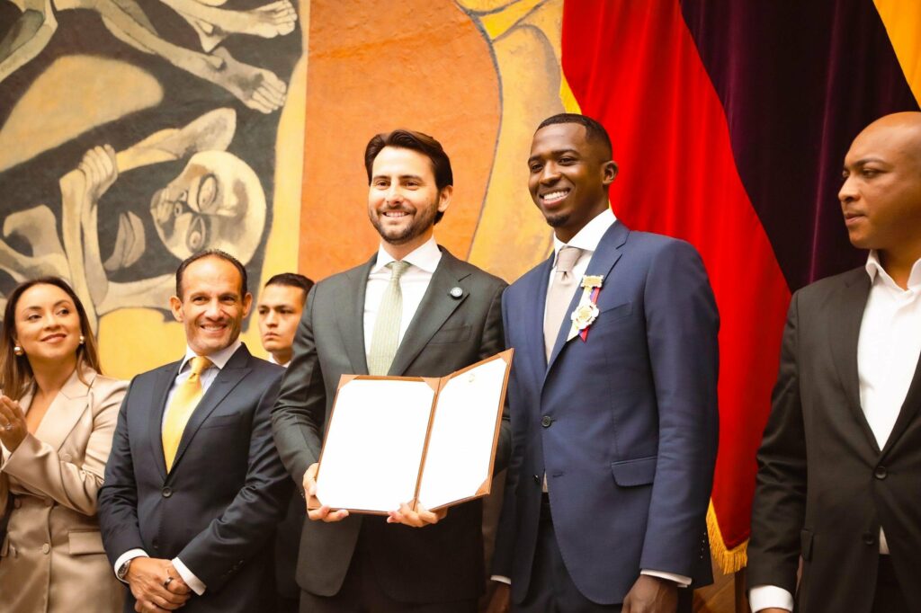Willian Pacho recibió homenaje de la Asamblea Nacional