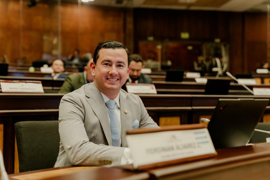 Xavier Jordán revela detalles de la conexión de Ferdinan Álvarez con supuesta red de corrupción en el Hospital Teodoro Maldonado Carbo