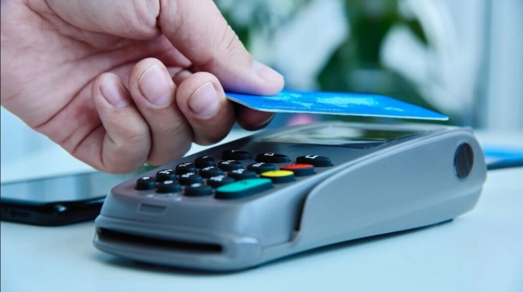 Diferir pagos a 3, 6 o 12 meses es una práctica común para adquirir bienes o servicios.