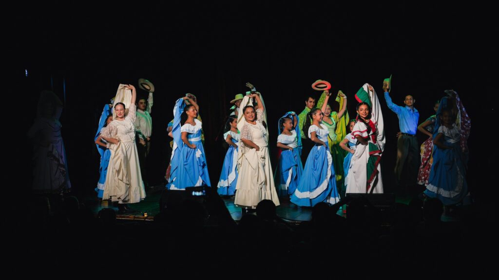 El Ballet Municipal de Manta lleva funcionando un año bajo la dirección de Carlos Delgado.