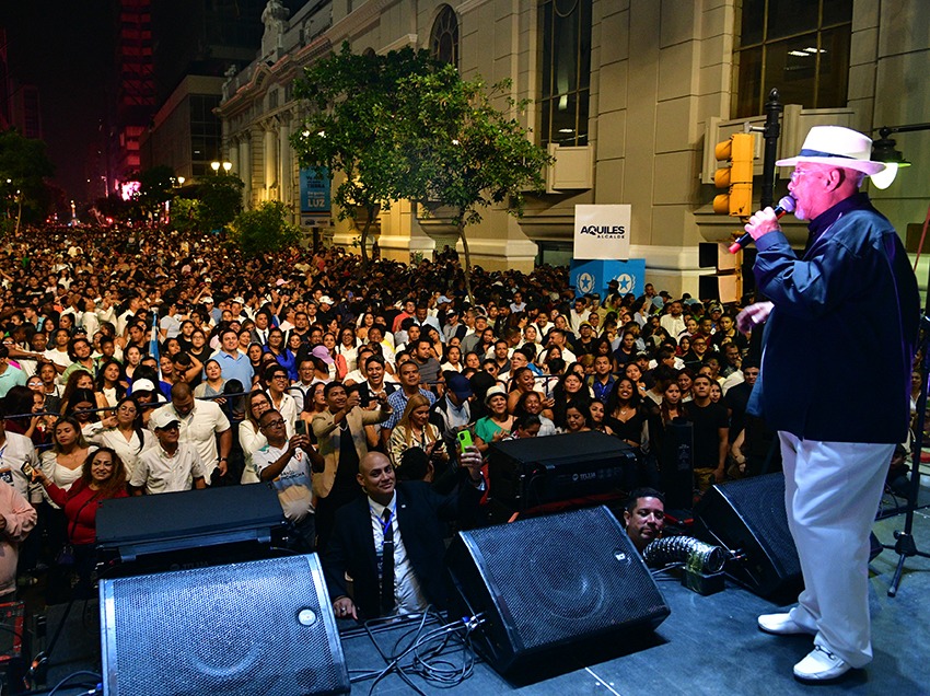 Más de 20,000 personas llenaron la intersección de las avenidas 9 de Octubre y Malecón Simón Bolívar por las Fiestas Julianas