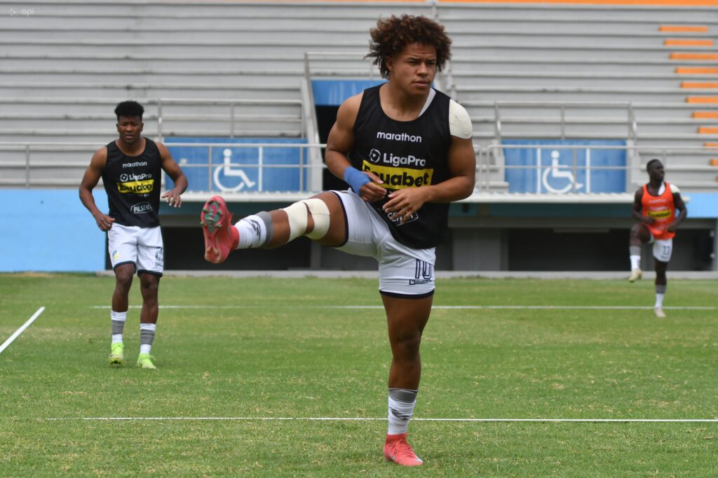 Erick Mendoza, jugador de Delfín SC.