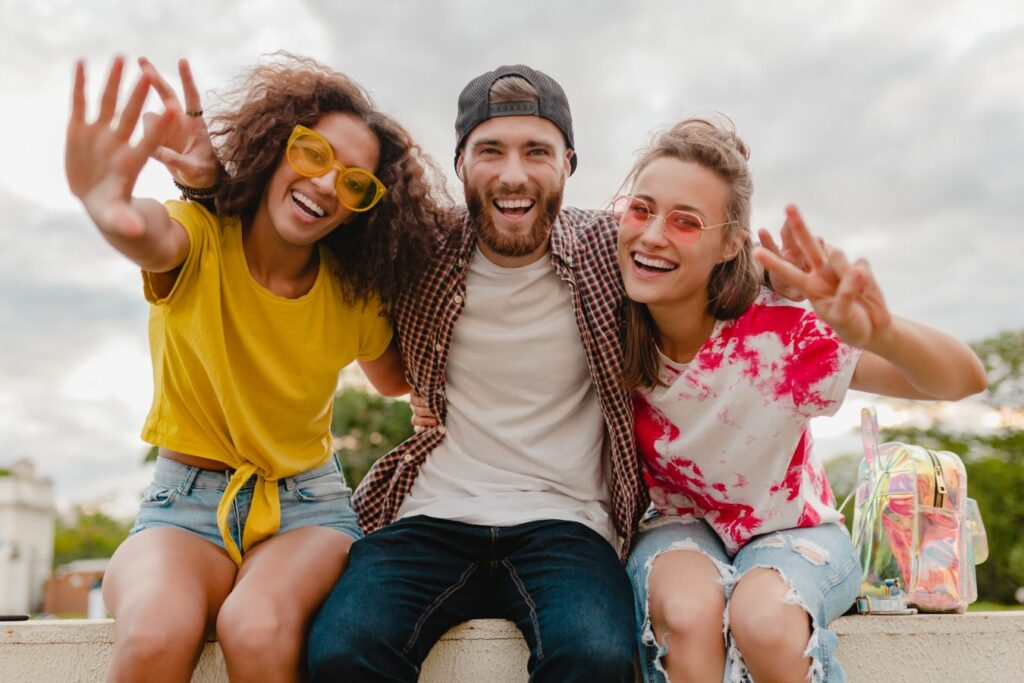 La ciencia lo confirma: tu cerebro se sincroniza con tus amigos y hasta influye en tus compras