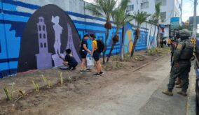 Marinos de EE. UU. pintan murales en Manta.