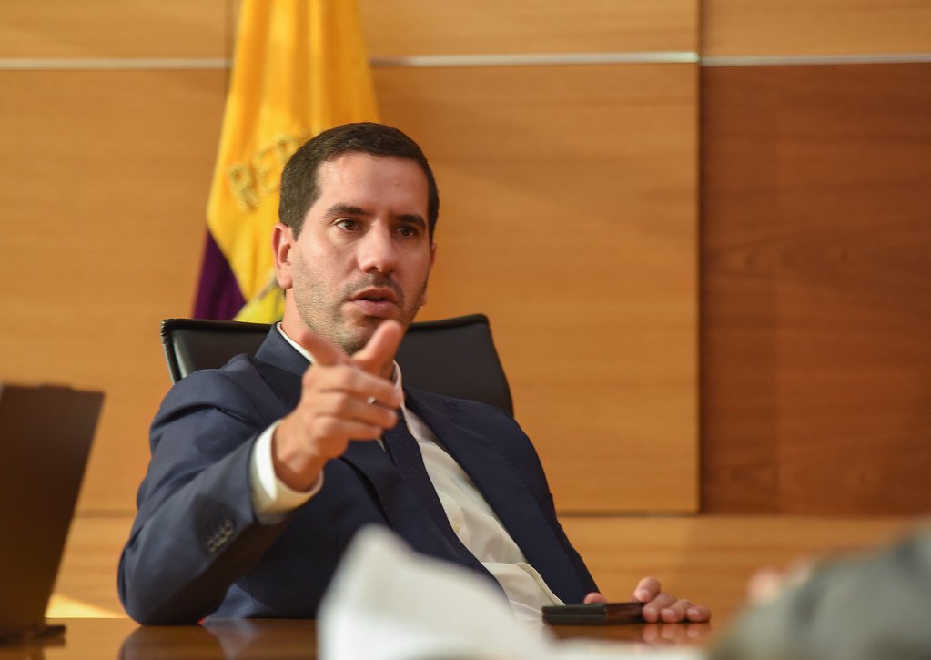 El ministro de Transporte y Obras Públicas, Roberto Luque.