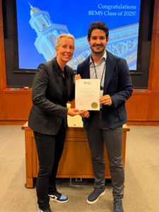 El exjugador culminó con su carrera académica. 