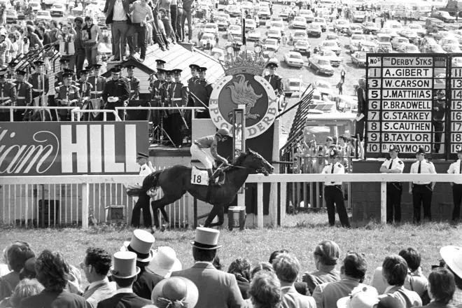 Shergar se impone en el Derby de Epsom en 1981.