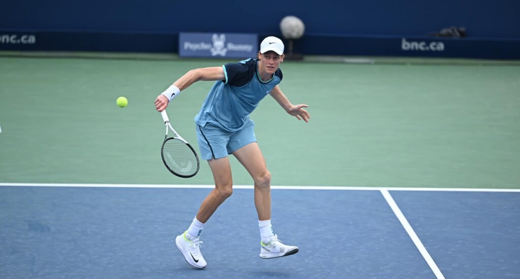 Jannik Sinner clasificó a la segunda ronda de Wimbledon.