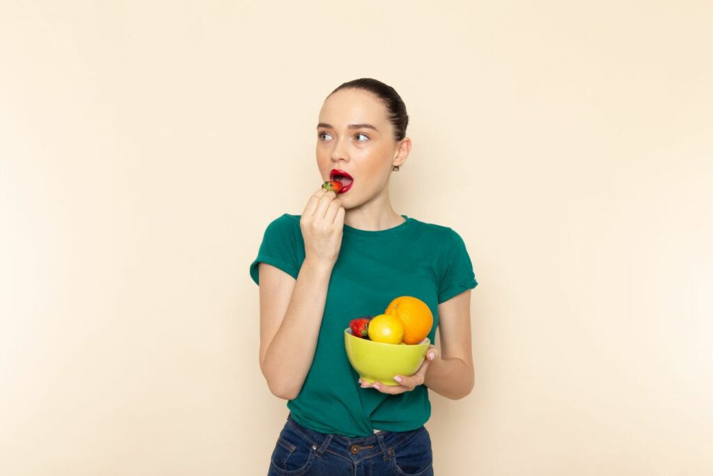Ni engorda ni hay que evitarla por la noche: verdades y falsos mitos sobre la fruta