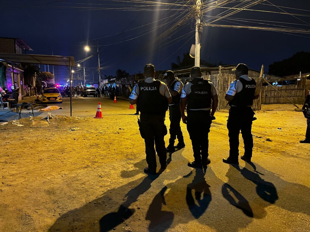 La Policía va en busca de los líderes de la banda Los Lobos y Los Choneros.