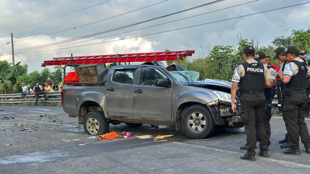 ¿Cómo fue el accidente en la vía Pedernales-El Carmen, provincia de Manabí, que cobró la vida de tres hermanos