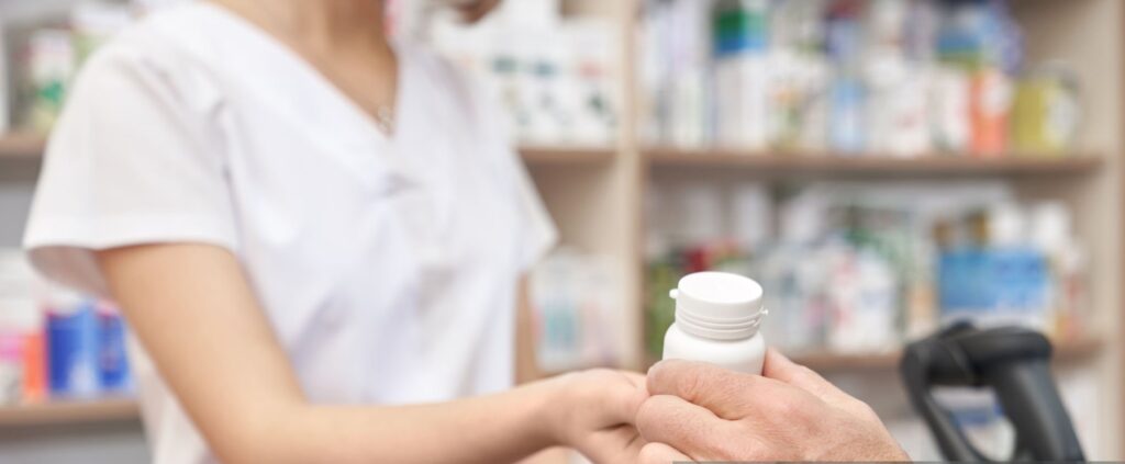 ¿Lubricante antes que medicinas MSP compra por USD 2,2 millones en plena crisis hospitalaria