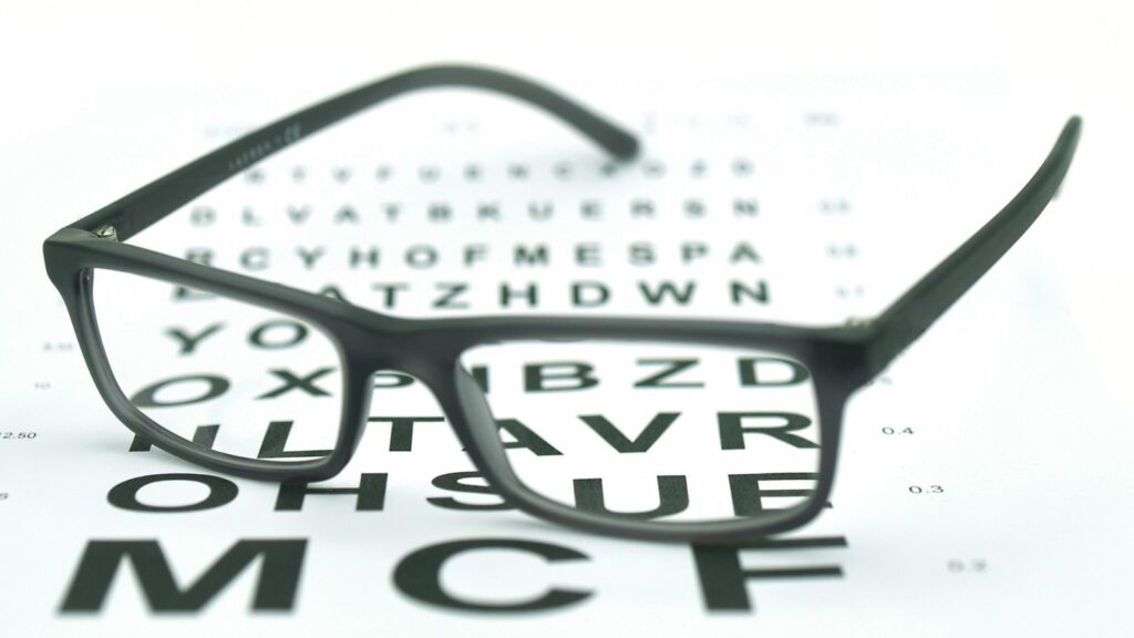 ¿Sabes con qué frecuencia debes cambiar tus lentes para proteger tu visión?
