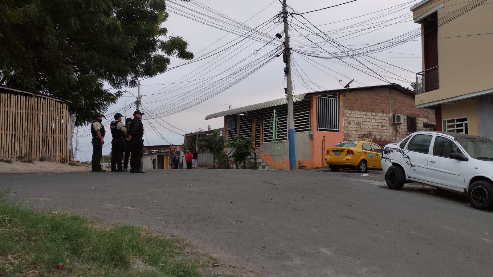 Balacera en barrio 15 de Abril de Manta deja mascota muerta y daños materiales