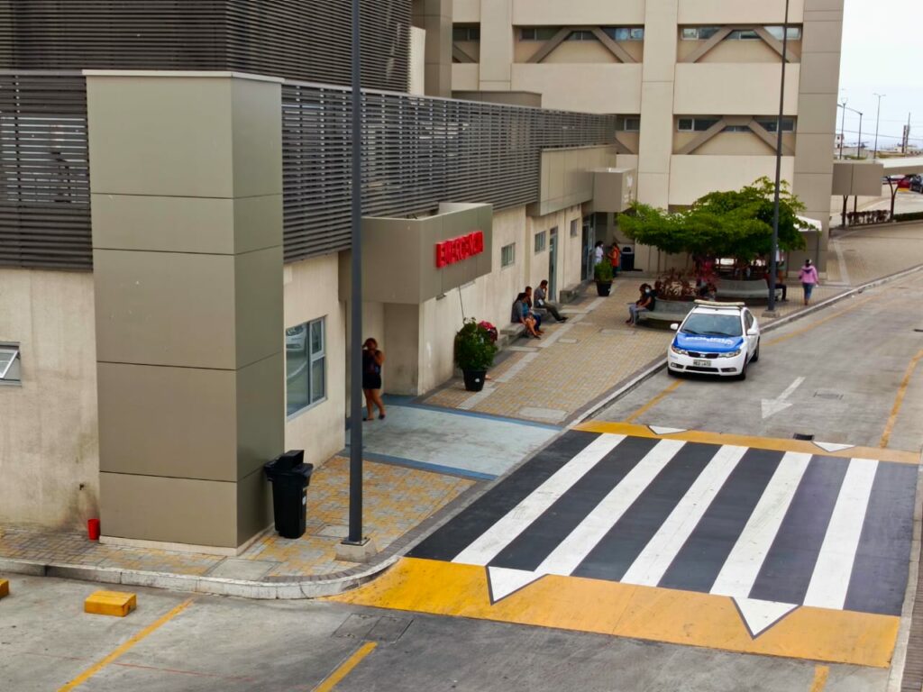 Hombre herido de bala en un atentado permanece hospitalizado.
