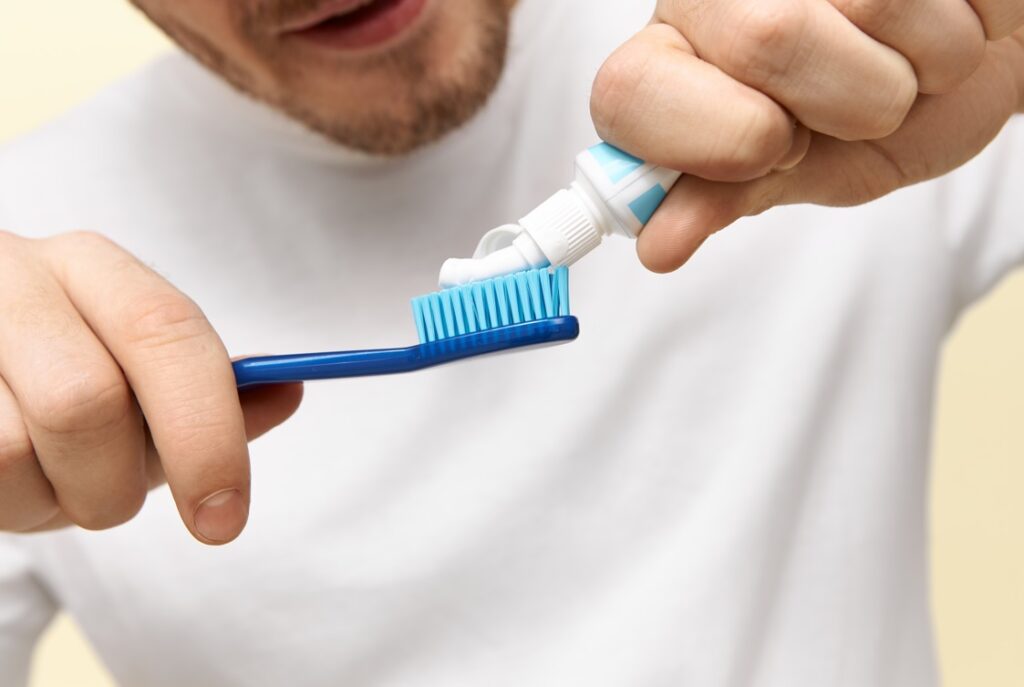 Arcsa Ecuador pide a la ciudadanía reportar síntomas por uso de pasta dental retirada en México