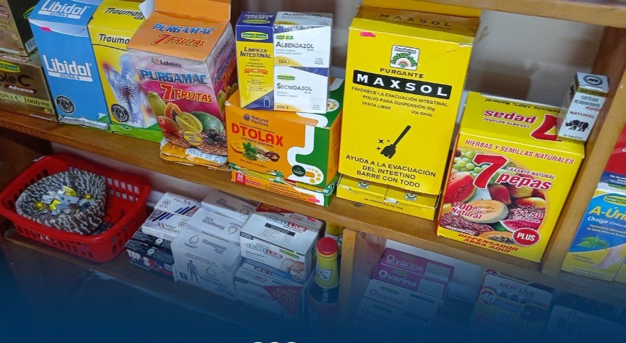 Arcsa decomisa más de 4.400 productos sin registro sanitario en centro naturista de Yantzaza