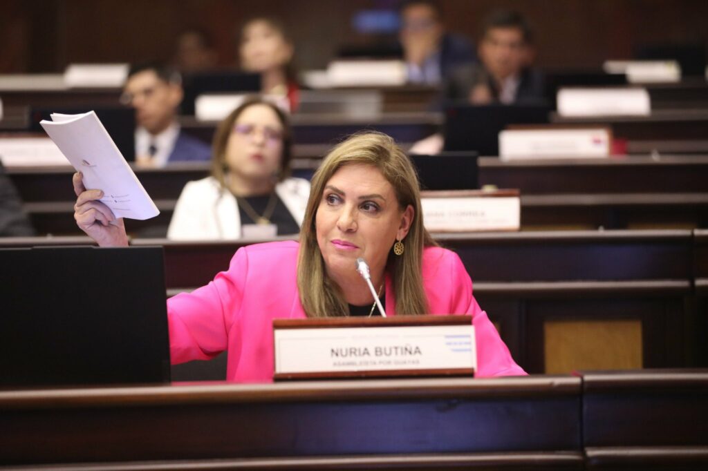 Asambleísta Nuria Butiñá rechaza acusaciones de diezmos y apunta a complot político