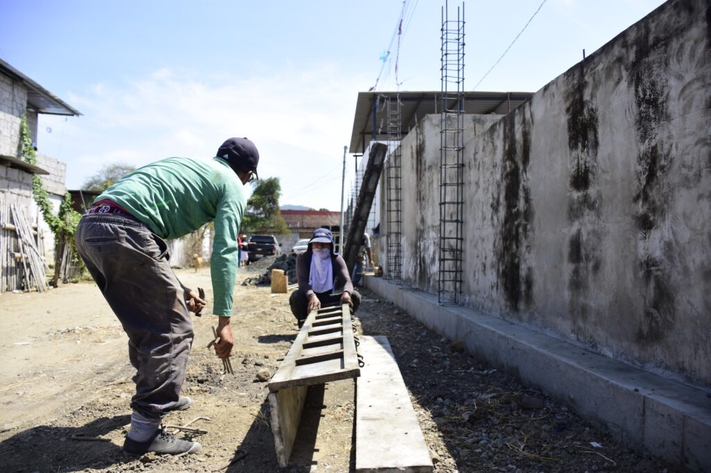 Avanza construcción de cerramiento perimetral en cementerio de Picoazá, Portoviejo