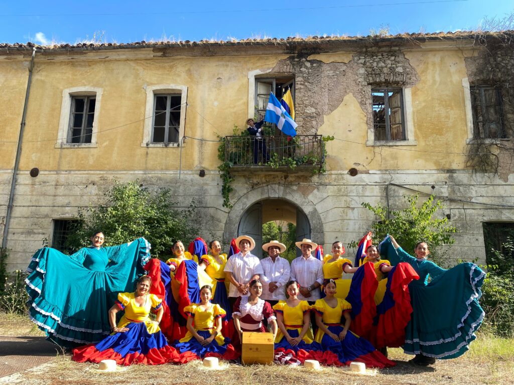 El Ballet Municipal de Manta se presentó en la ciudad italiana de Atina.