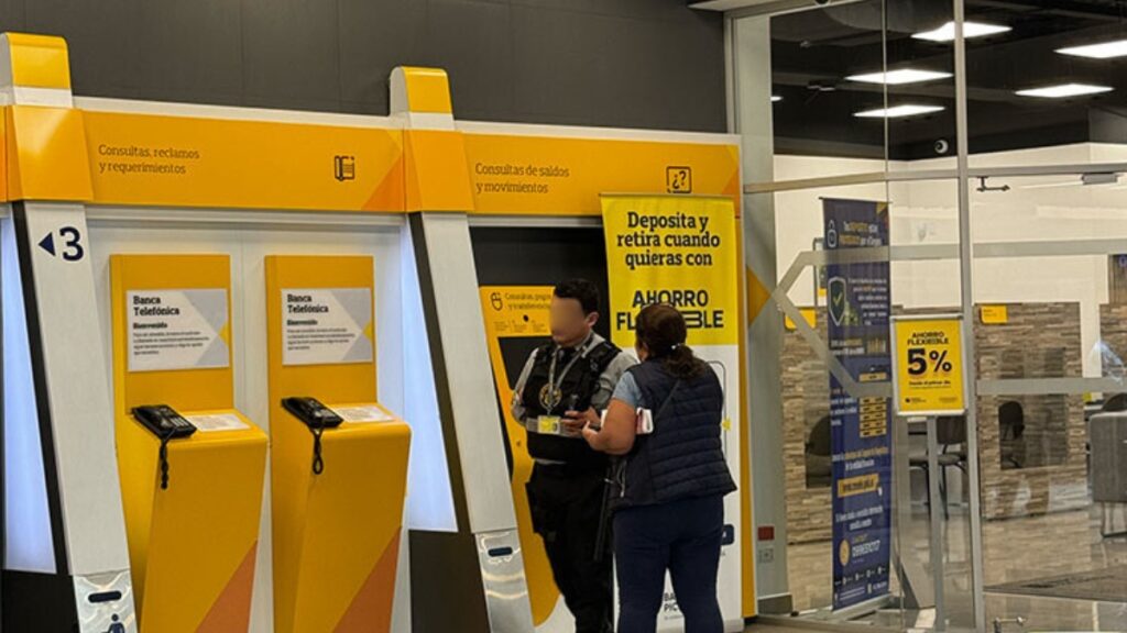 Banco Pichincha registró el lunes casi el triple de retiros de dinero, en comparación con días habituales. (Mall El Jardín)