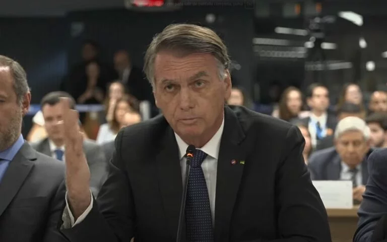 Brasil Denuncian a Bolsonaro y su Hijo por obstaculizar investigación de golpe de estado
