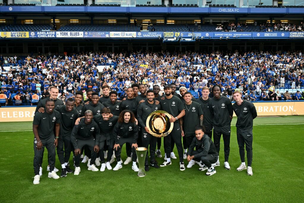 Chelsea y Caicedo presentan trofeos de Conference League y Mundial de Clubes en Stamford Bridge