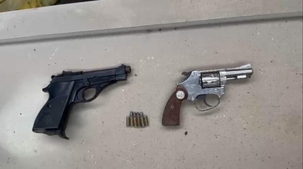 Ciudadano detenido con armas tras operativo policial en Santo Domingo