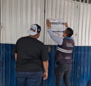 Clausuran locales de mariscos en Santo Domingo por incumplimiento tributario