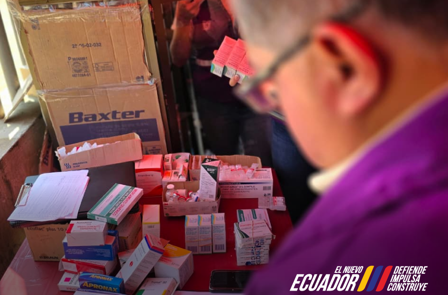 Decomisan 1.320 medicinas irregulares en carpas improvisadas cerca de hospital en Guayaquil