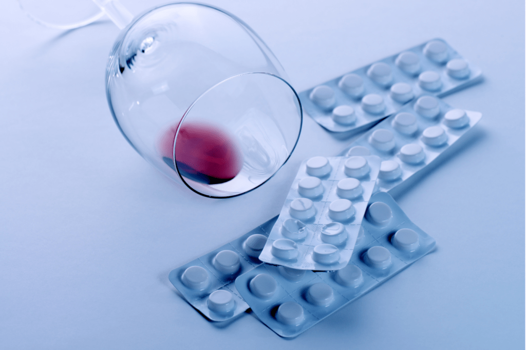 Alcohol y medicamentos: un peligroso vínculo que puede afectar tu salud