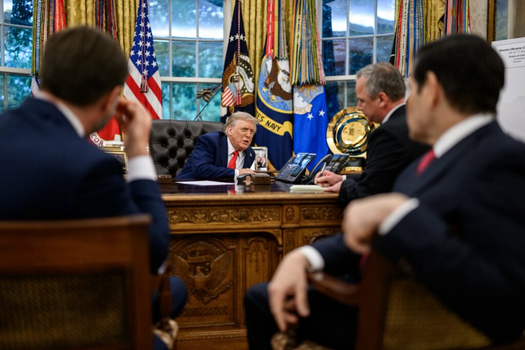 Donald Trump impulsa límites a visas de estudiantes y periodistas extranjeros en Estados Unidos