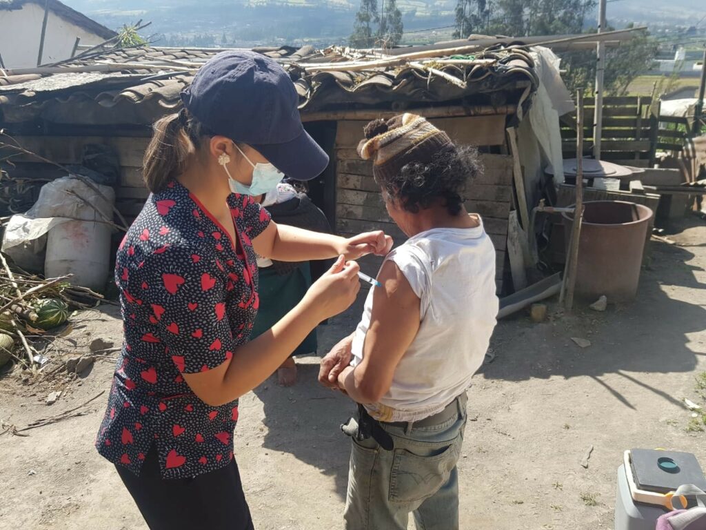 Ecuador actualiza su esquema de vacunación después de 14 años para fortalecer la salud pública