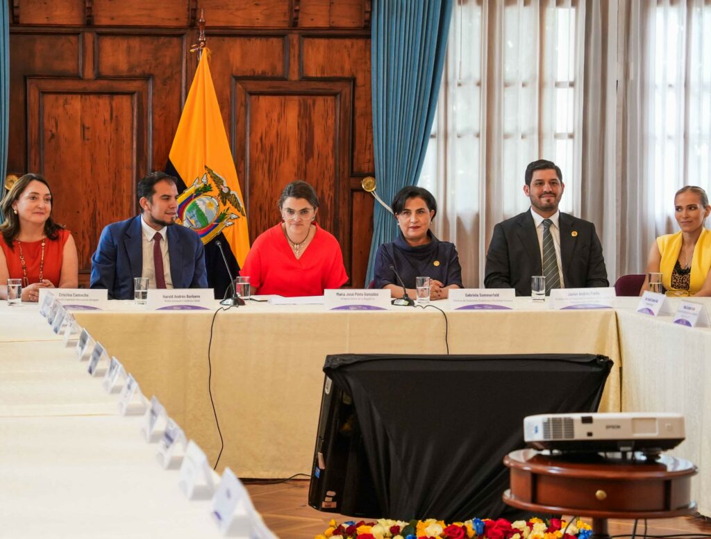Ecuador instala la Mesa de Asistencia Técnica y Cooperación Internacional para frenar el reclutamiento de menores por bandas criminales