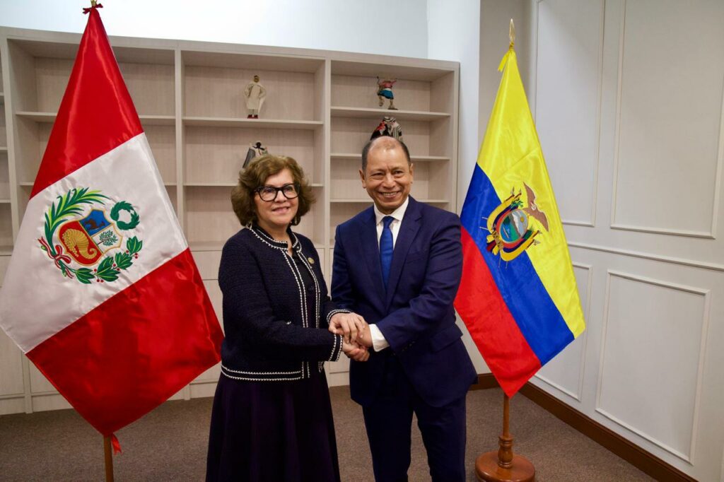 Ecuador y Perú firman convenio para promover la formalización laboral