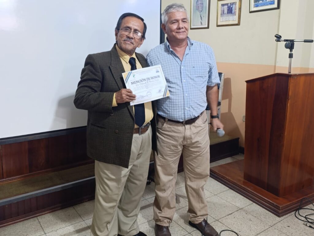 El 18 de agosto de 1960 un grupo de manabitas residentes en Portoviejo, amantes de la comunicación, formaron el Círculo.