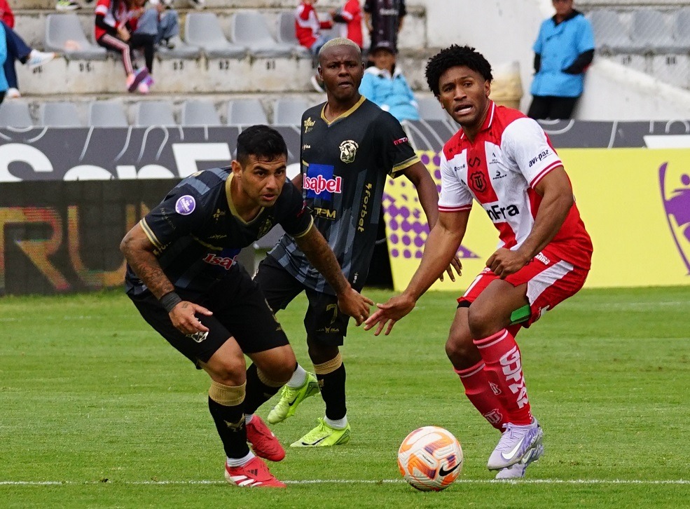 El Manta FC sufrió una nueva derrota, la sexta consecutiva, al caer 3-1 frente a Técnico Universitario este domingo