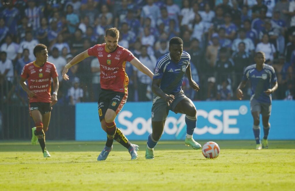 Emelec rescata un punto ante Deportivo Cuenca pese a jugar con diez