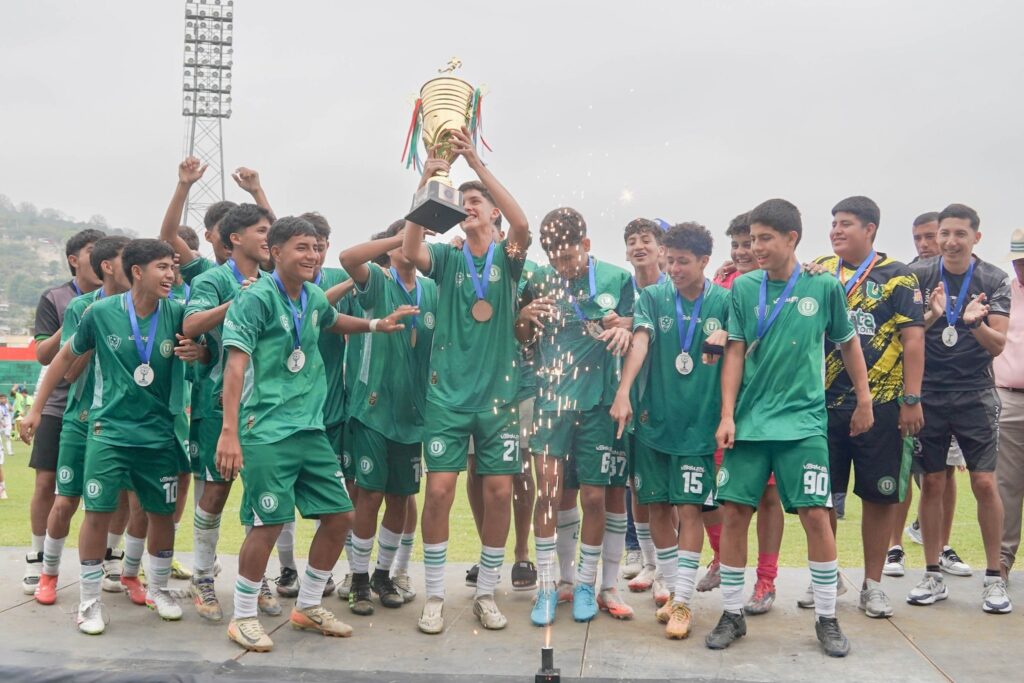 Formativas de Liga de Portoviejo ganaron el Mundialito Portoviejo Cup 2025 en la Sub 15