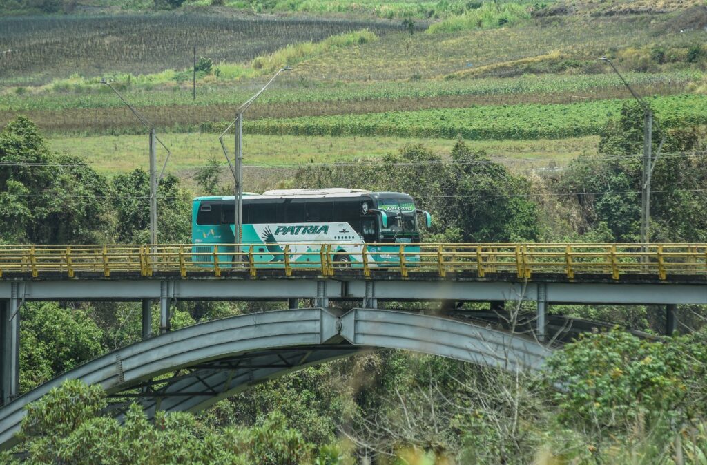 Gobierno inicia obras viales en carretera Balbanera-Pallatanga-Cumandá con inversión de más de 47 millones