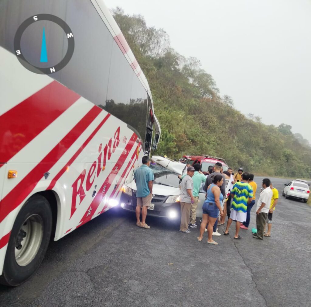 Tragedia en vía a Bahía: accidente cobra la vida de dos médicos en Sucre