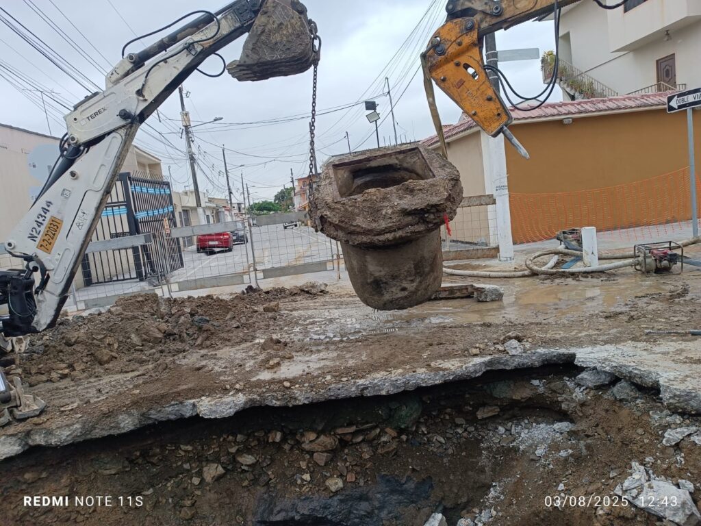 La interrupción del servicio de agua potable afecta a aproximadamente 17,000 usuarios.
