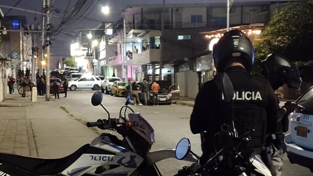 Hombres armados mataron a Diego Delgado Cañarte dentro de un automóvil, su acompañante resultó herida. El hecho se registró en Manta, Manabí. (El Diario)