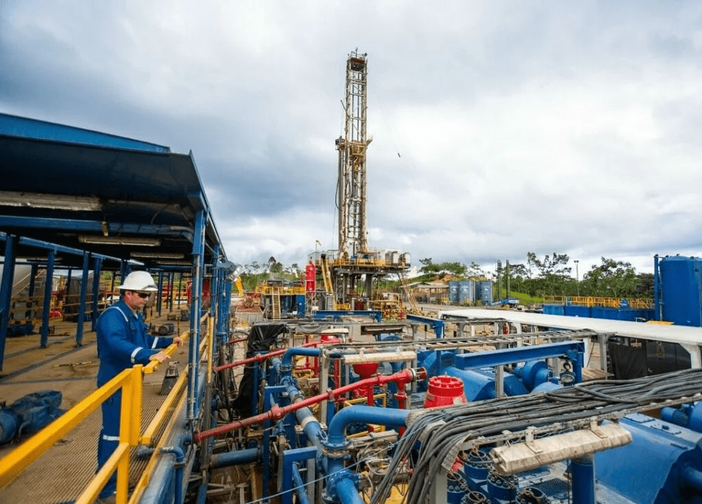 Imagen referencial. Sindicatos de Petroecuador condena desvinculación de 936 empleados