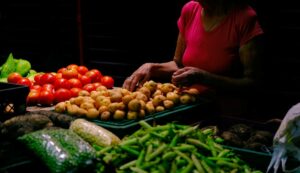 Inflación en Ecuador baja al 0,72% en julio de 2025, pero precios de alimentos básicos y otros productos aumentaron significativamente