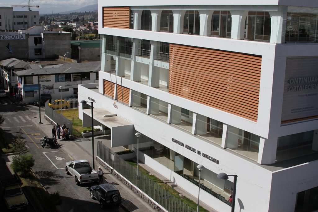 Juez de La Maná bajo investigación por liberar a presunto miembro de grupo delictivo