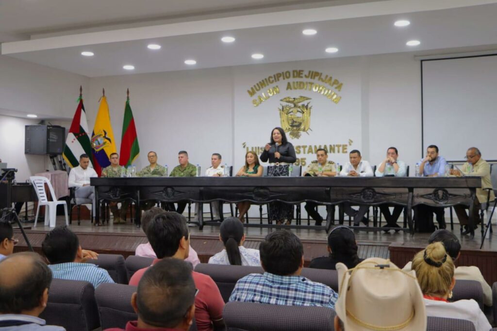 La cita estuvo encabezada por la gobernadora de Manabí, Aurora Valle, y la alcaldesa Ángela Plúa.