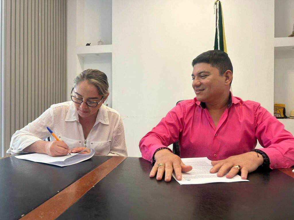 La firma se realizó entre el alcalde de <yoastmark class=